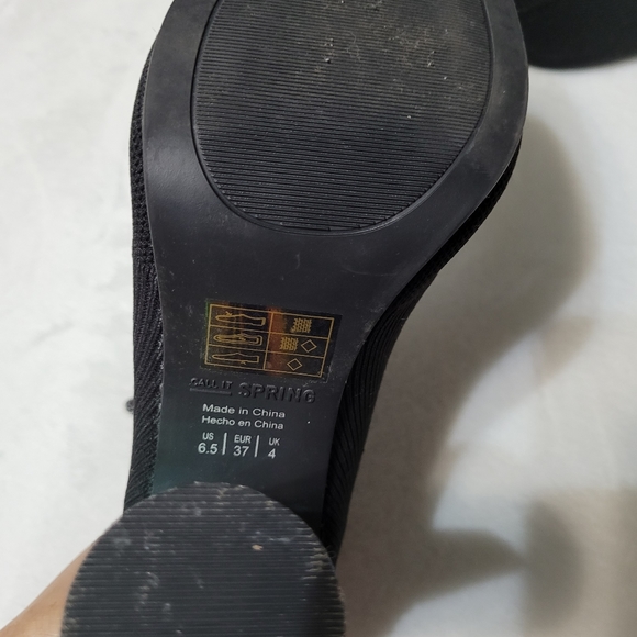 Shoes 6.5 - Picture 3 of 6